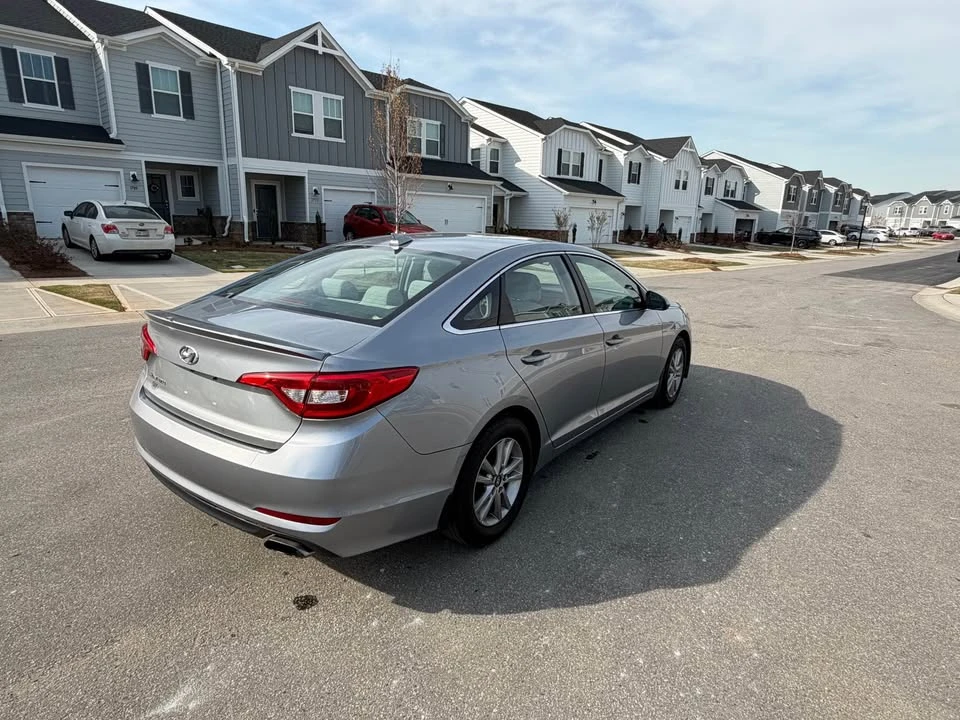 2017 Hyundai Sonata - Image 2 of 9