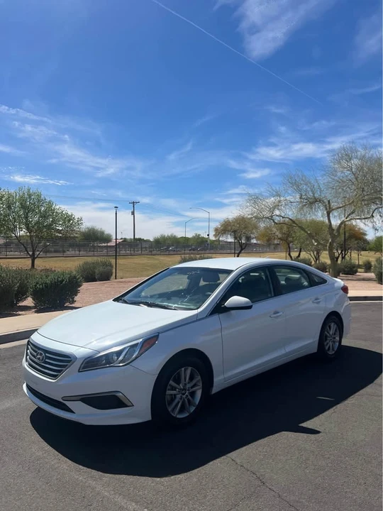 2017 Hyundai Sonata - Image 2 of 10