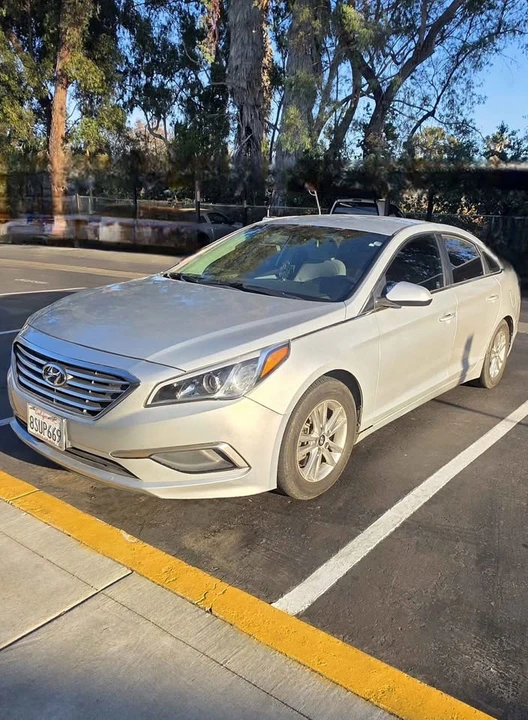 2017 Hyundai Sonata - Image 2 of 4