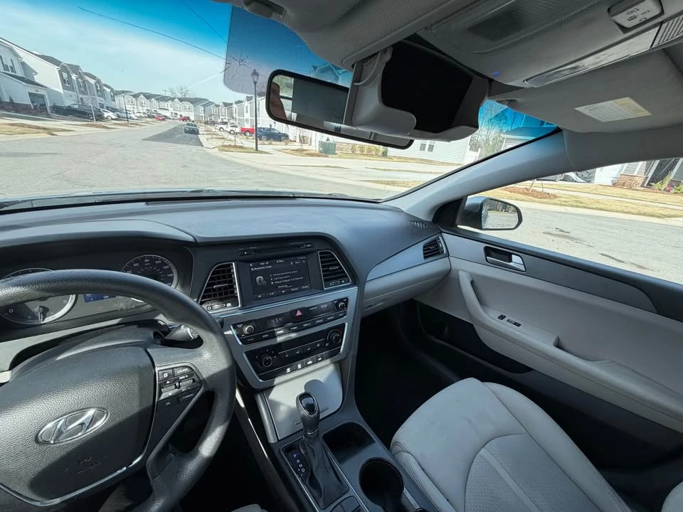 2017 Hyundai Sonata - Image 8 of 9