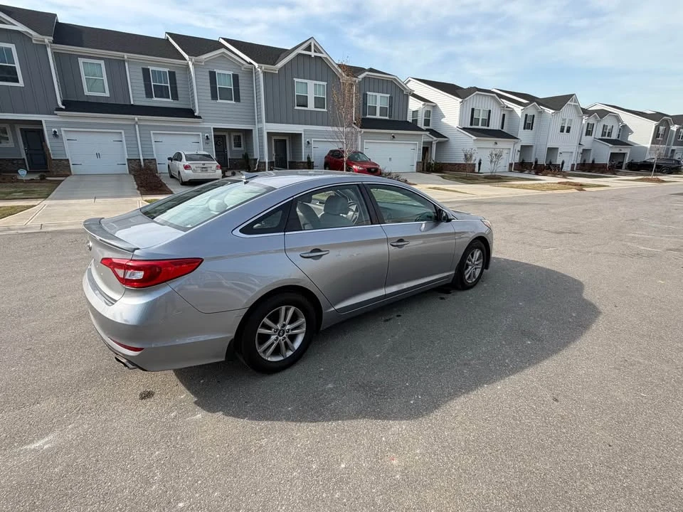 2017 Hyundai Sonata - Image 5 of 9