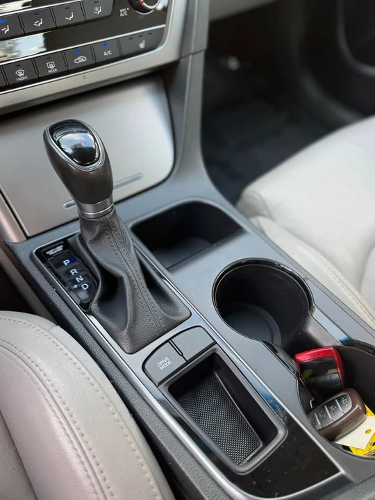 2017 Hyundai Sonata - Image 10 of 19