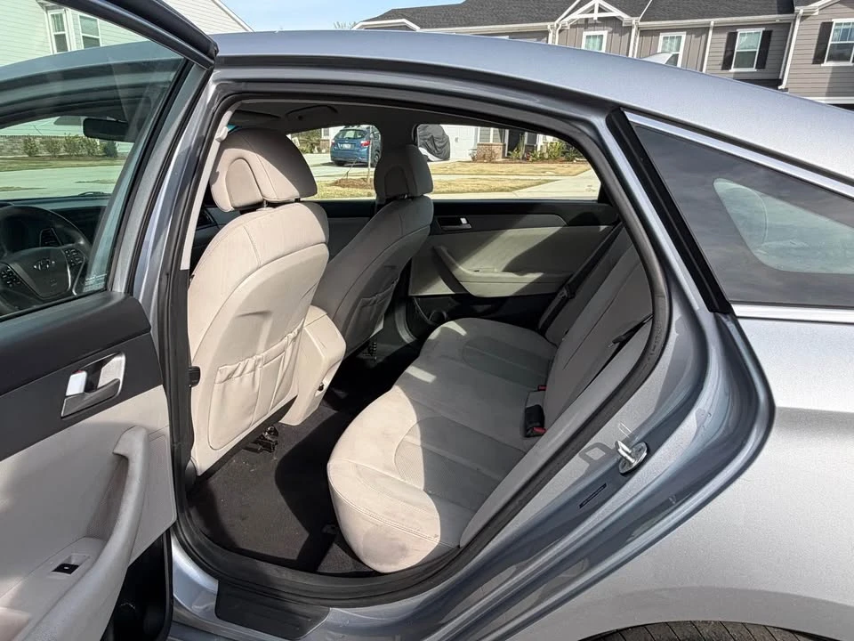 2017 Hyundai Sonata - Image 4 of 9