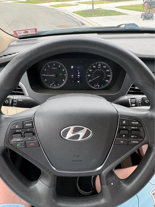 2017 Hyundai Sonata - Image 4 of 9