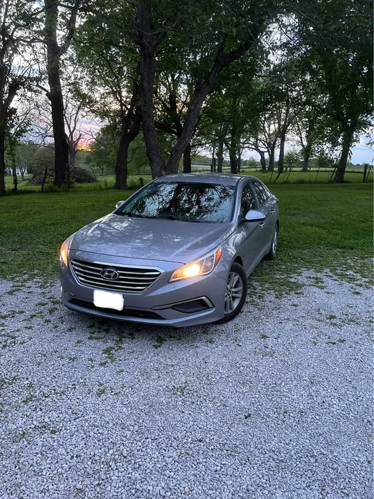 2017 Hyundai Sonata - Image 2 of 16