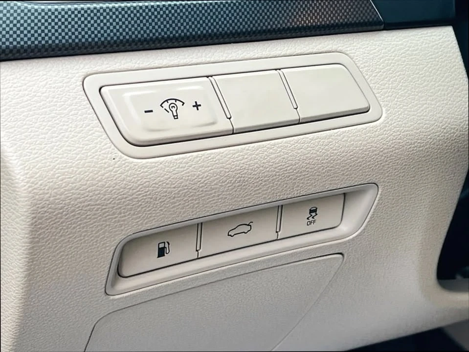 2017 Hyundai Sonata - Image 8 of 15