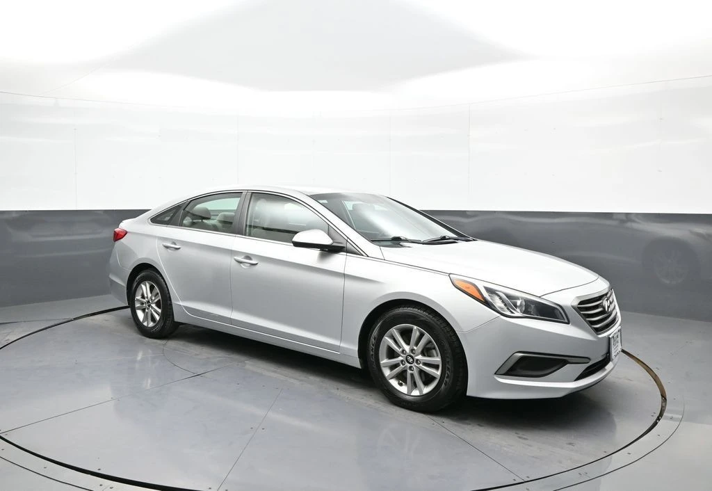 2017 Hyundai Sonata - Image 4 of 12