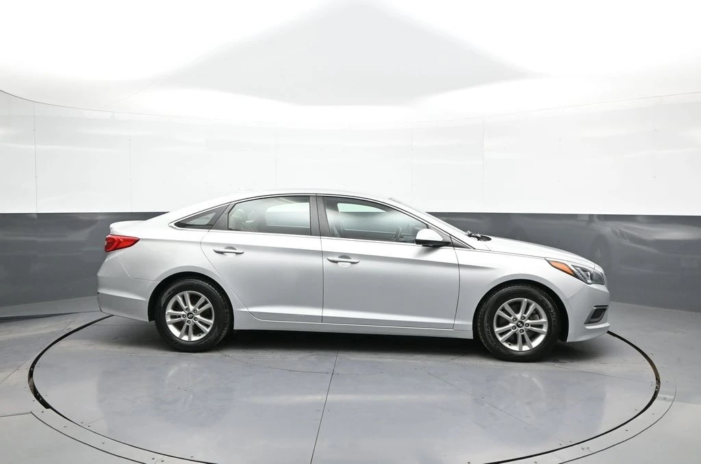 2017 Hyundai Sonata - Image 5 of 12