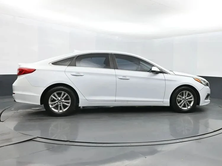 2017 Hyundai Sonata - Image 4 of 12