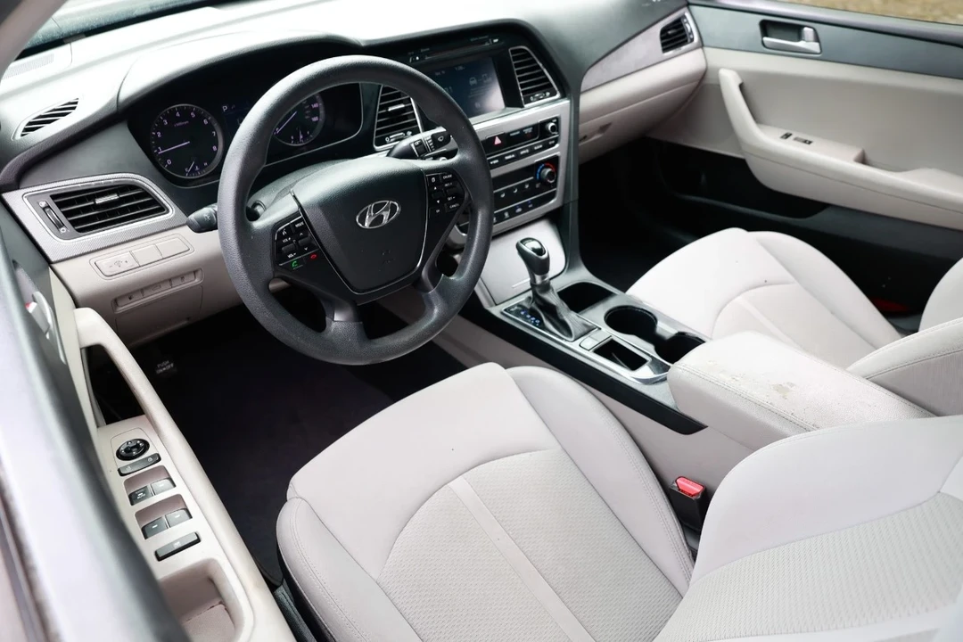 2017 Hyundai Sonata - Image 4 of 12