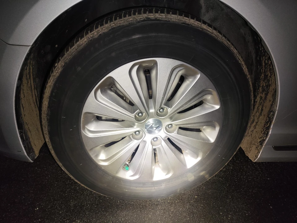 2017 Hyundai Sonata - Image 8 of 18
