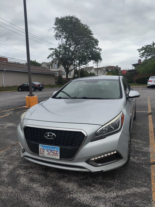 2017 Hyundai Sonata - Image 2 of 18