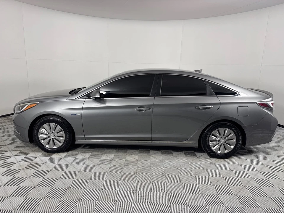 2017 Hyundai Sonata - Image 8 of 12