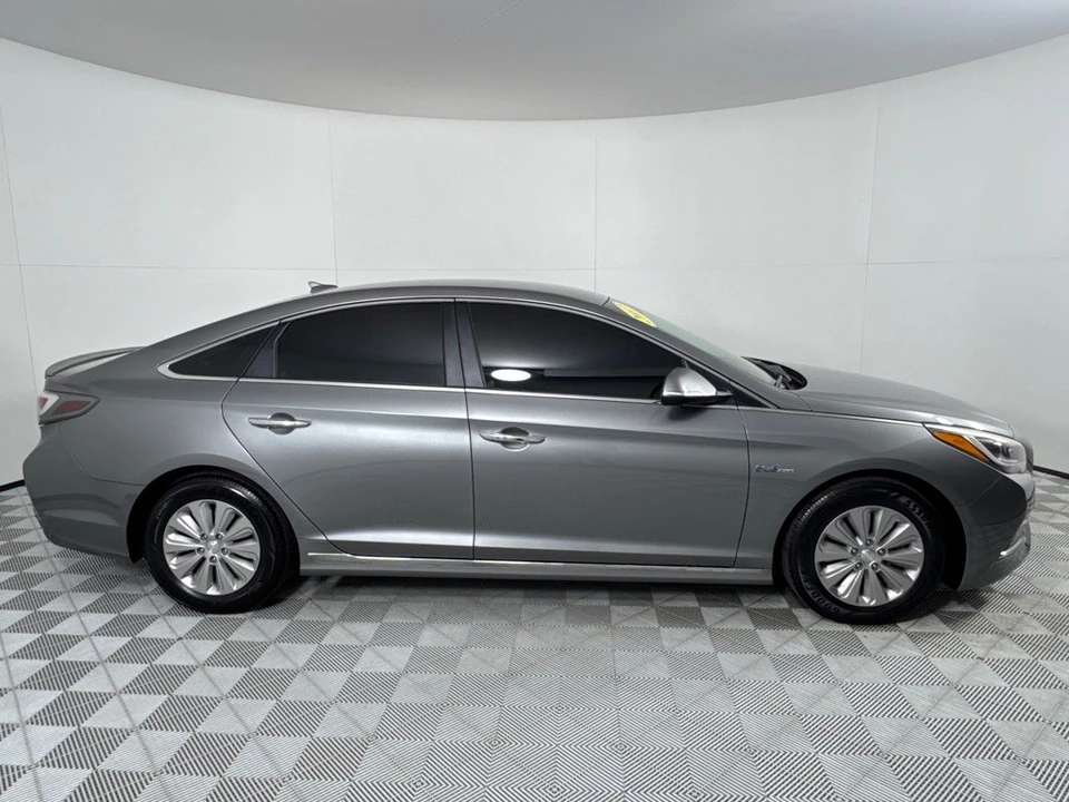 2017 Hyundai Sonata - Image 4 of 12