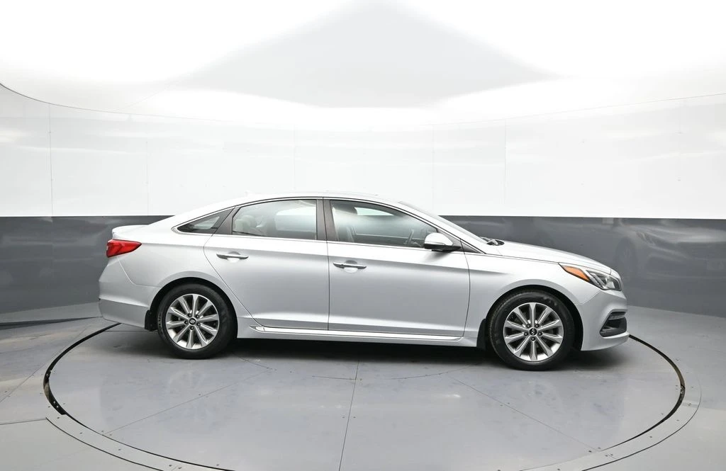 2017 Hyundai Sonata - Image 5 of 12