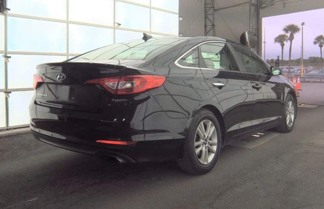 2017 Hyundai Sonata - Image 4 of 7