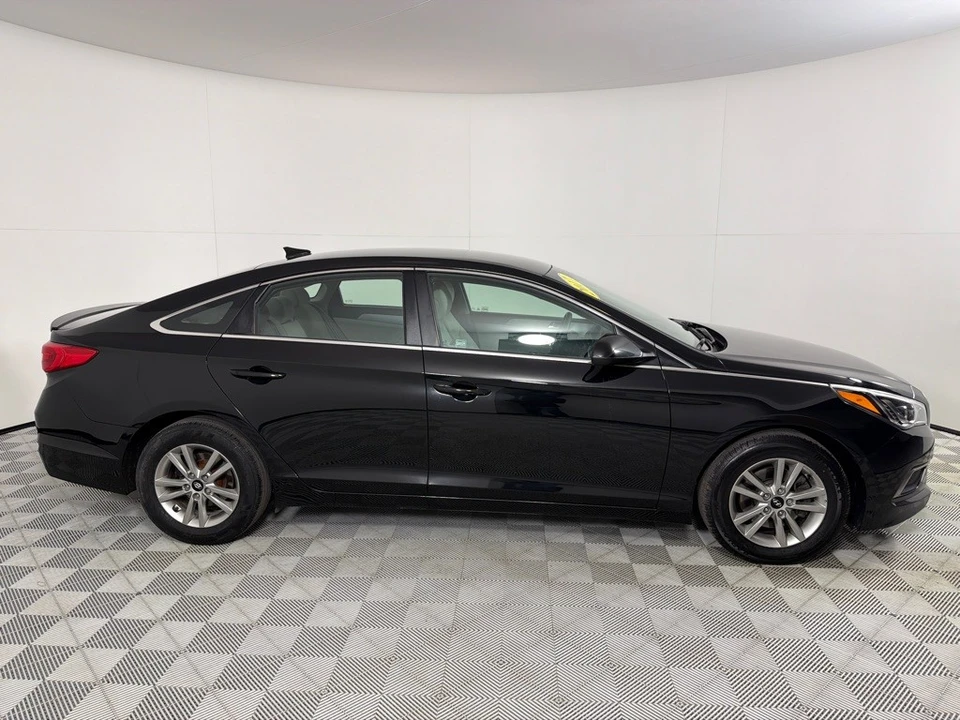 2017 Hyundai Sonata - Image 4 of 12
