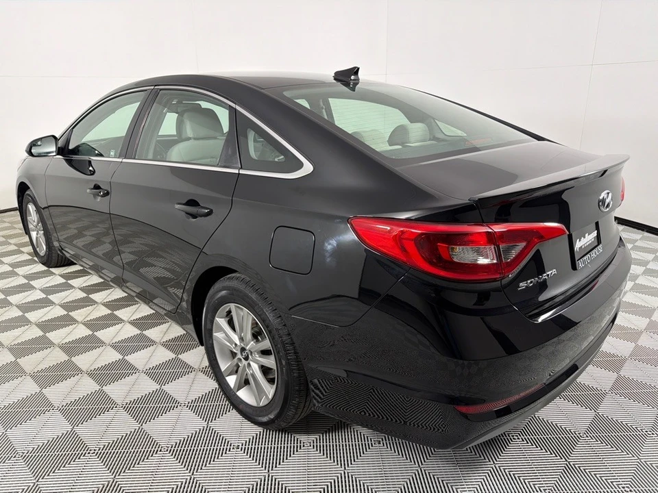 2017 Hyundai Sonata - Image 8 of 12