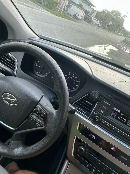 2017 Hyundai Sonata - Image 4 of 6