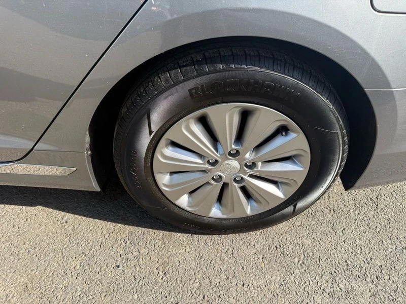2017 Hyundai Sonata - Image 9 of 12