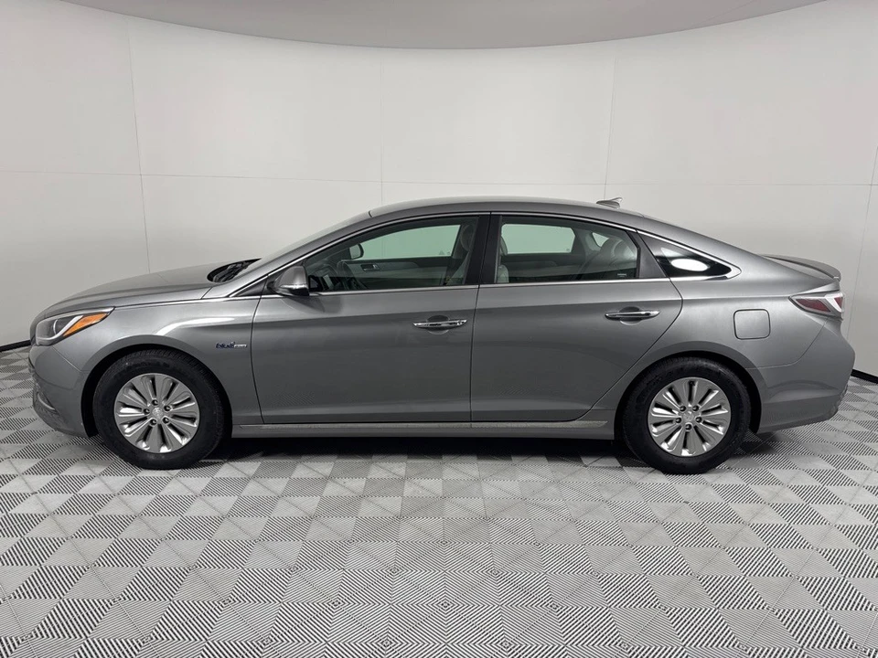 2017 Hyundai Sonata - Image 7 of 12
