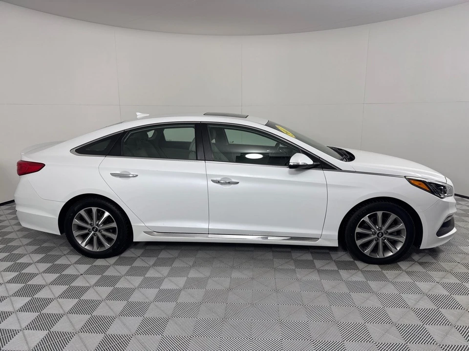 2017 Hyundai Sonata - Image 4 of 12