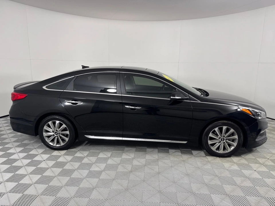 2017 Hyundai Sonata - Image 4 of 12