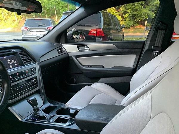 2017 Hyundai Sonata - Image 11 of 18