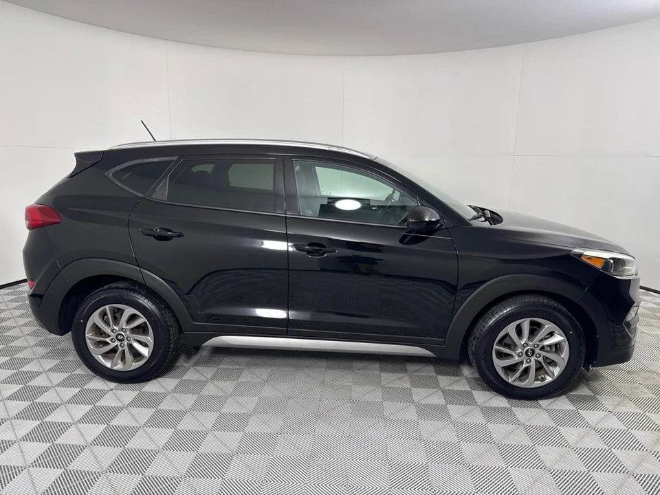 2017 Hyundai Tucson - Image 4 of 12