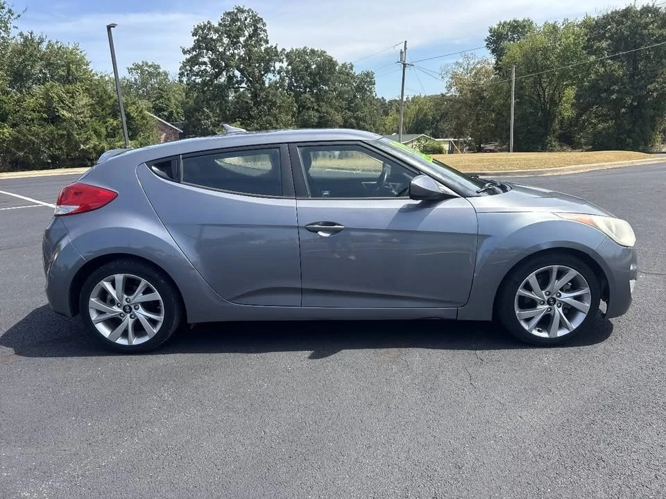 2017 Hyundai Veloster - Image 5 of 11