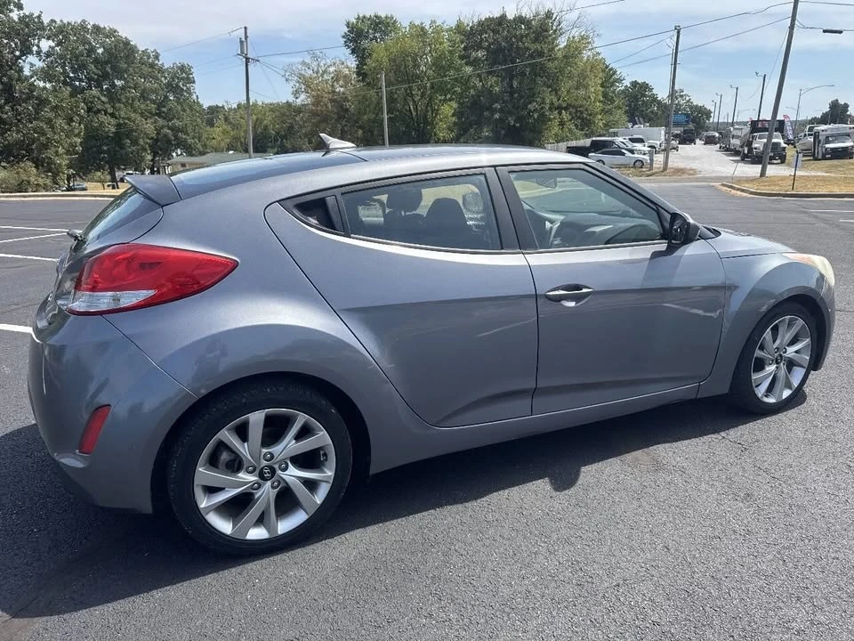 2017 Hyundai Veloster - Image 6 of 11