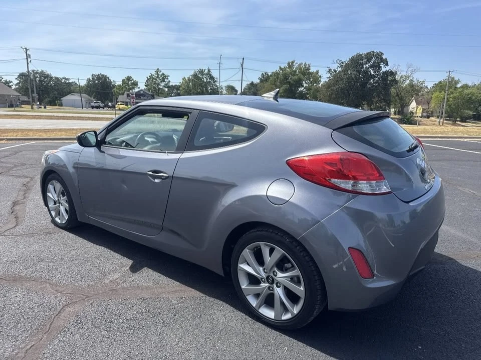 2017 Hyundai Veloster - Image 8 of 11