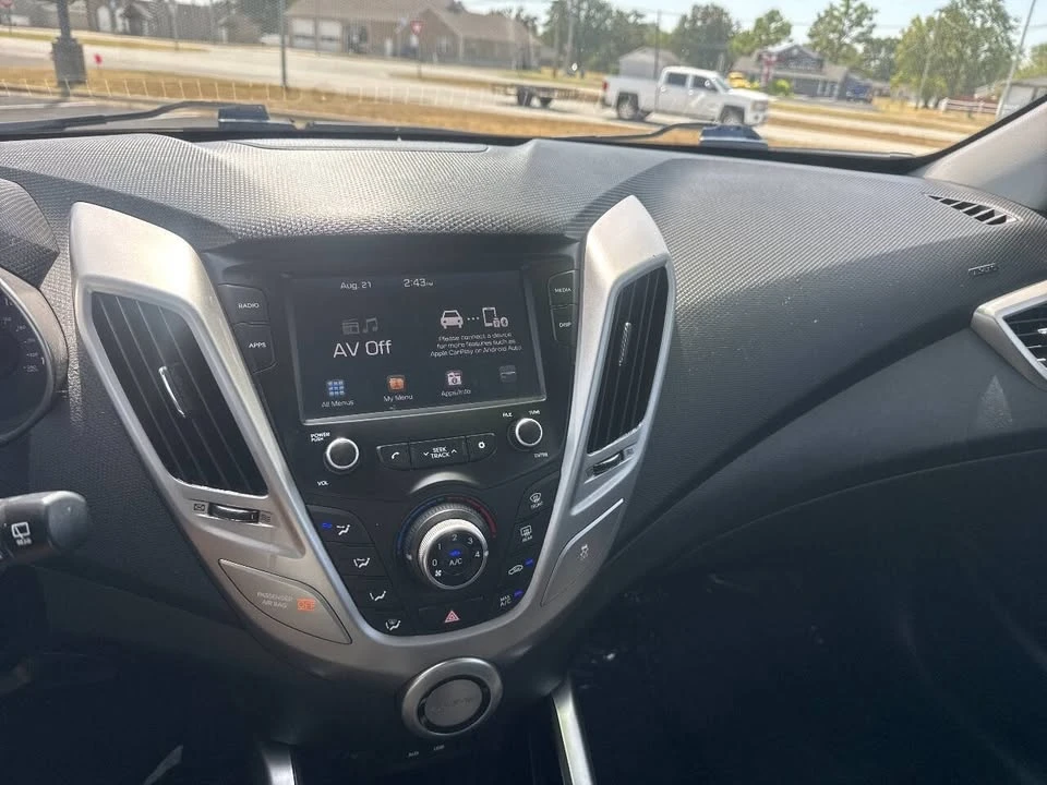 2017 Hyundai Veloster - Image 10 of 11