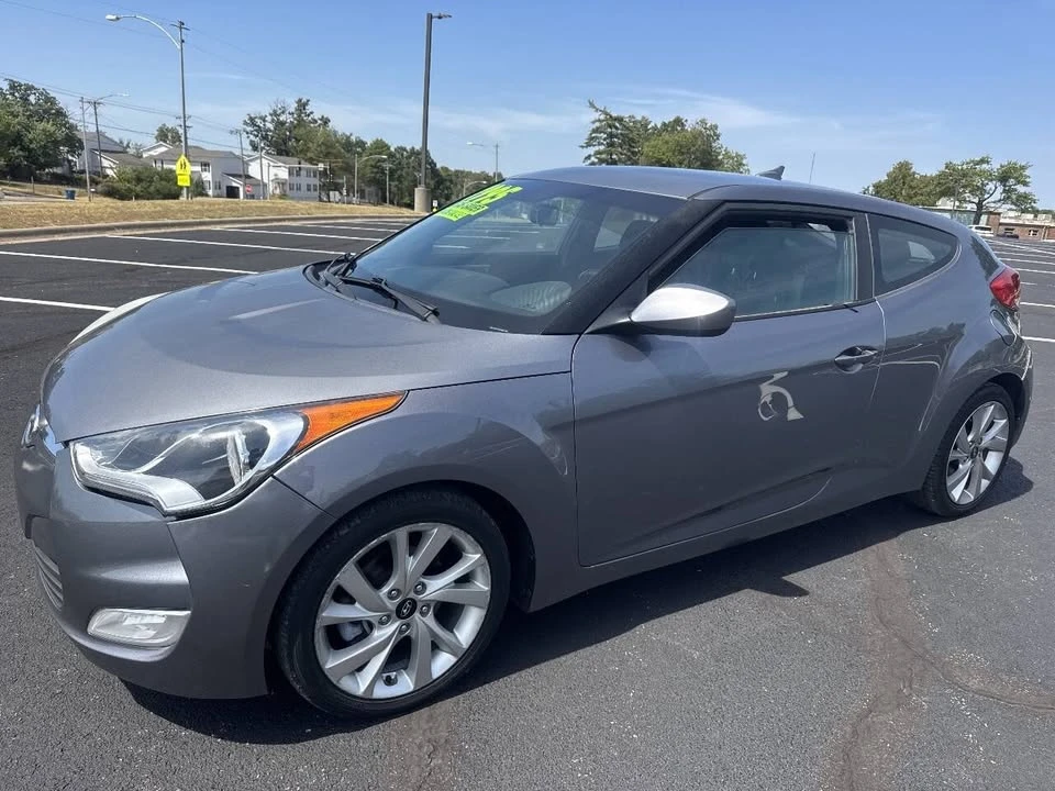 2017 Hyundai Veloster - Image 2 of 11