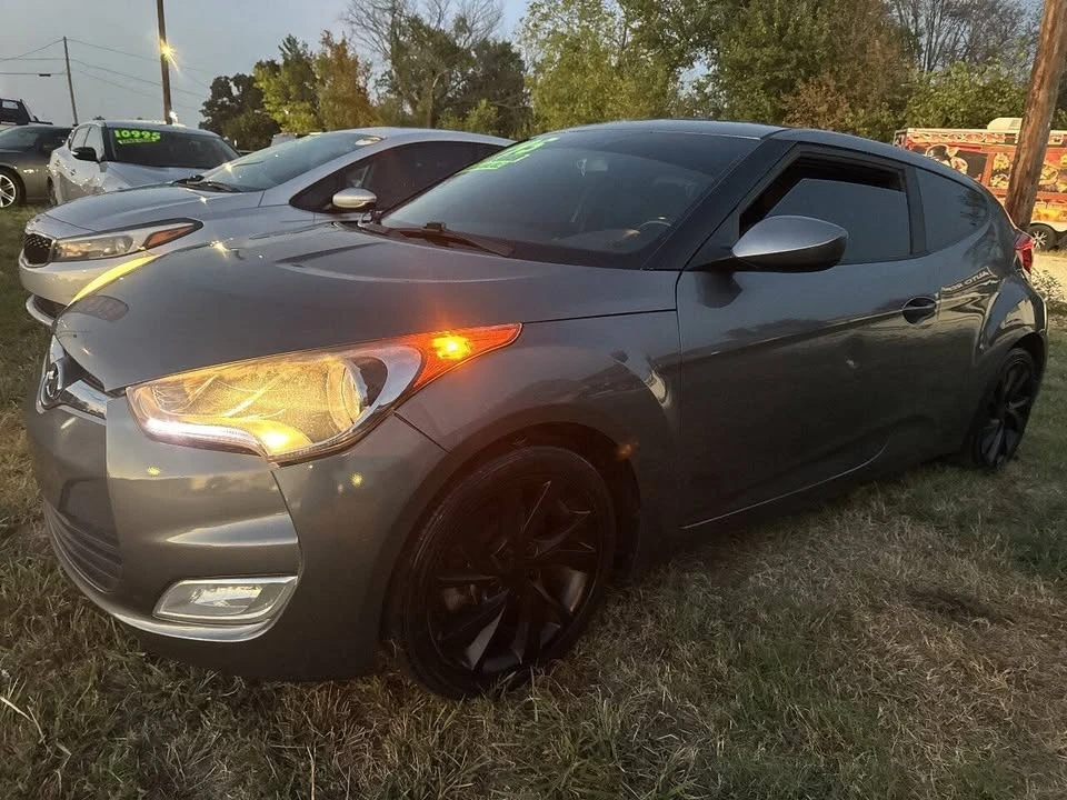 2017 Hyundai Veloster - Image 2 of 2