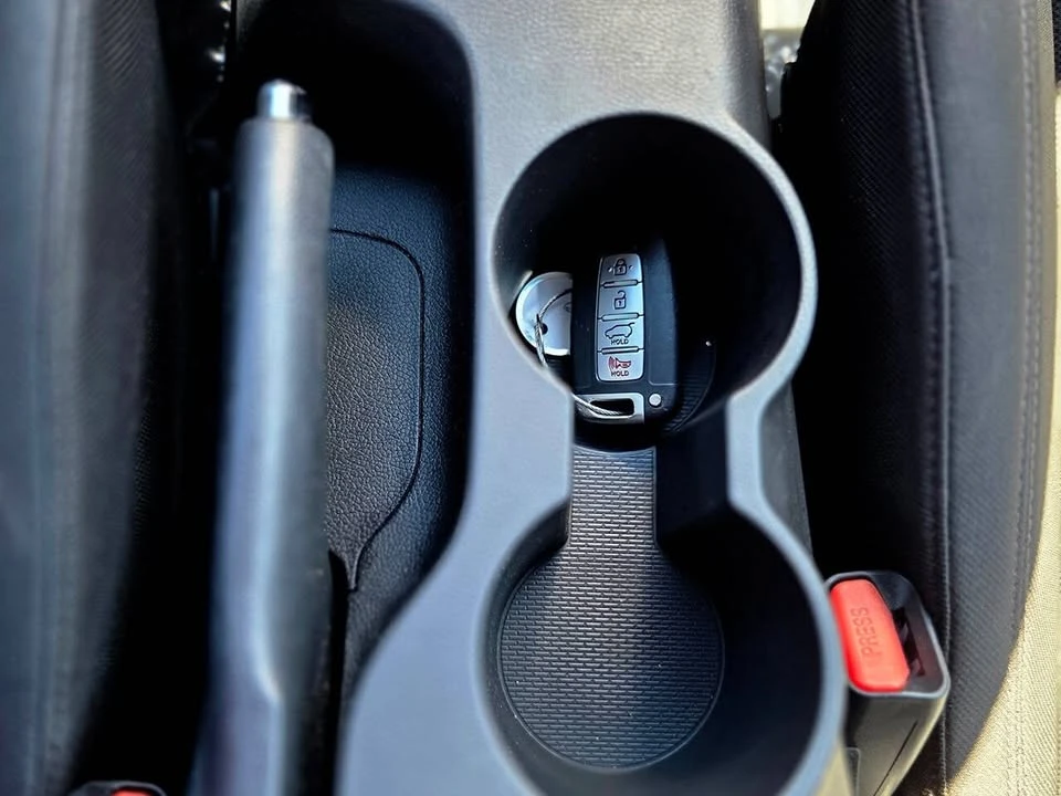 2017 Hyundai Veloster - Image 15 of 20