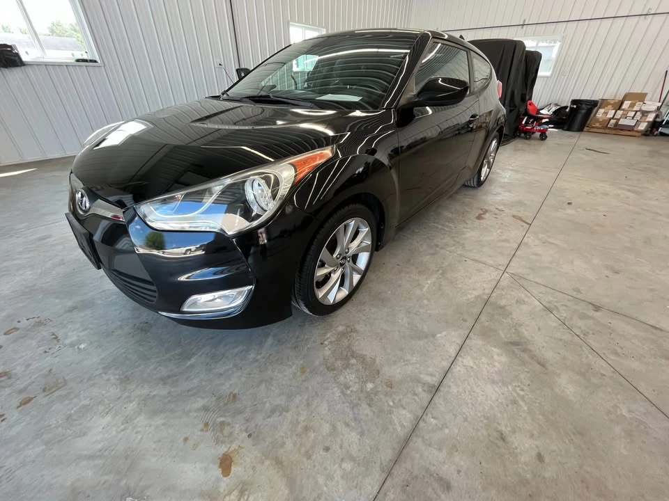 2017 Hyundai Veloster - Image 2 of 19
