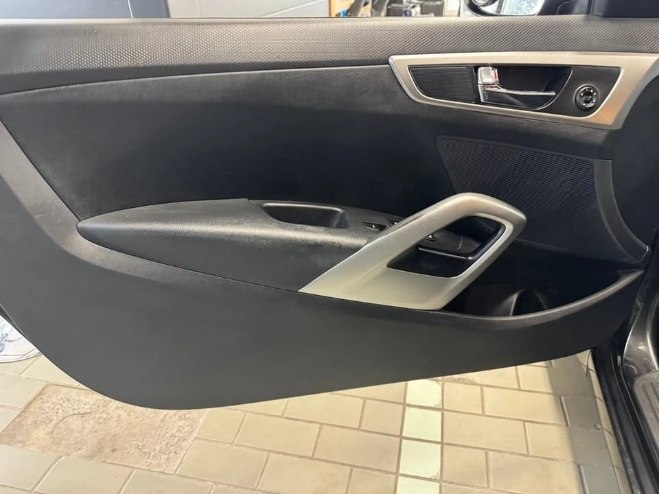 2017 Hyundai Veloster - Image 13 of 20