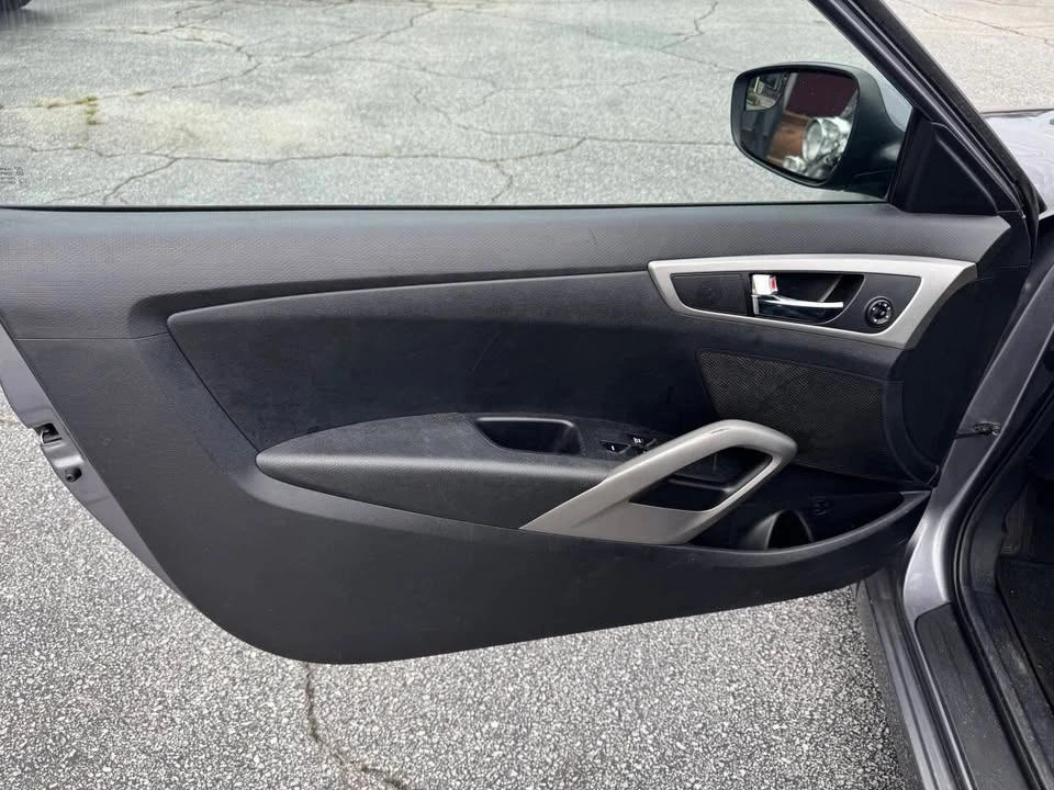 2017 Hyundai Veloster - Image 9 of 20