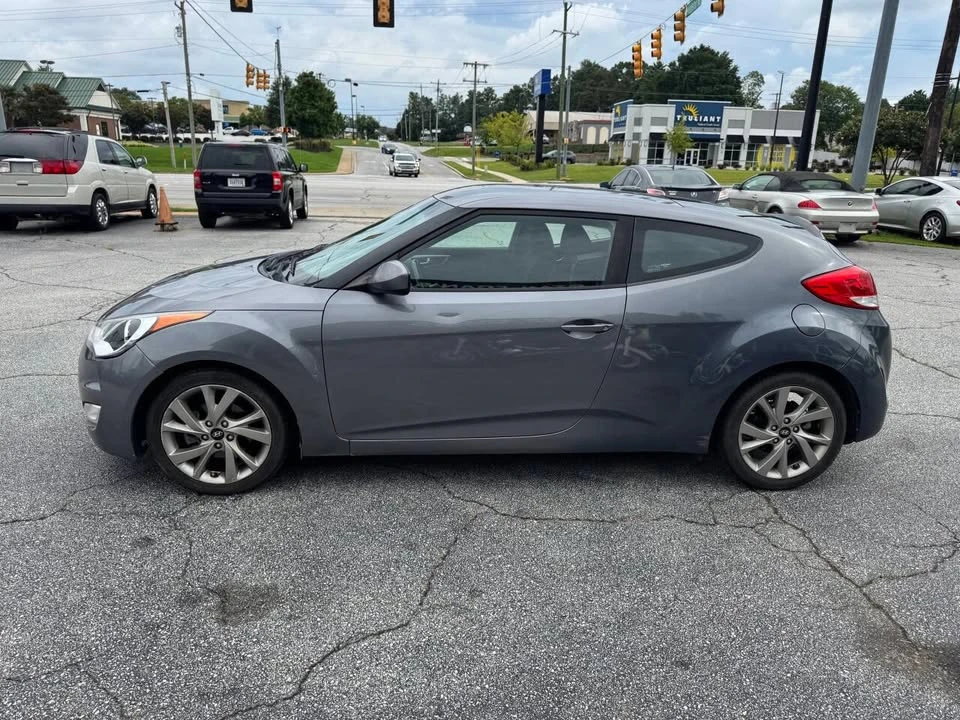 2017 Hyundai Veloster - Image 2 of 20