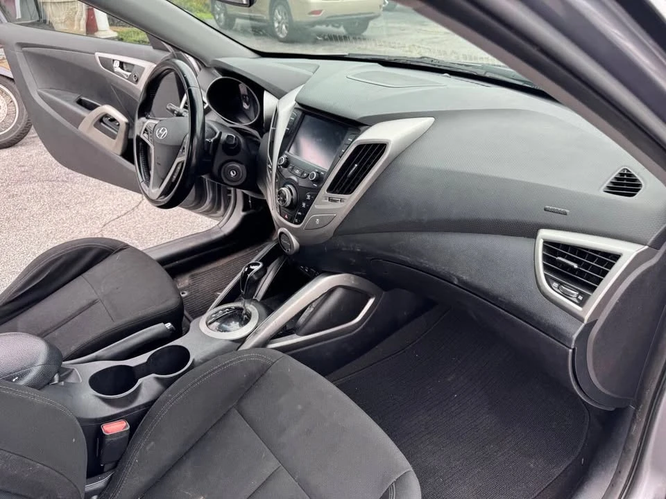 2017 Hyundai Veloster - Image 16 of 20