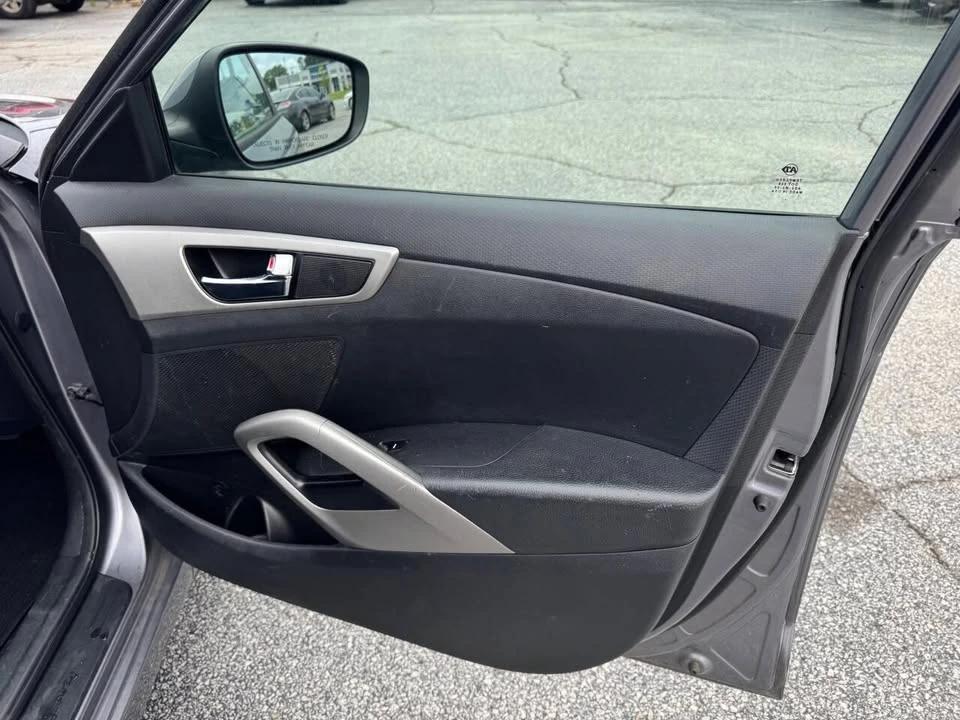 2017 Hyundai Veloster - Image 15 of 20