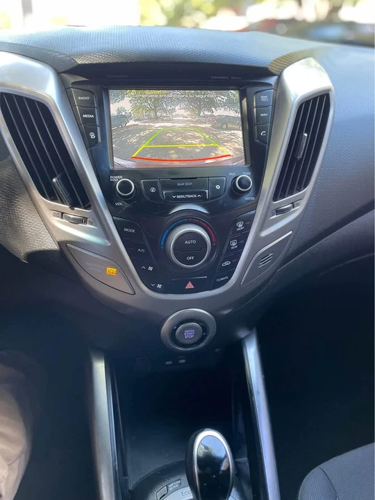 2017 Hyundai Veloster - Image 12 of 18