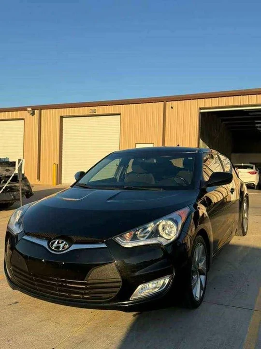 2017 Hyundai Veloster - Image 2 of 8