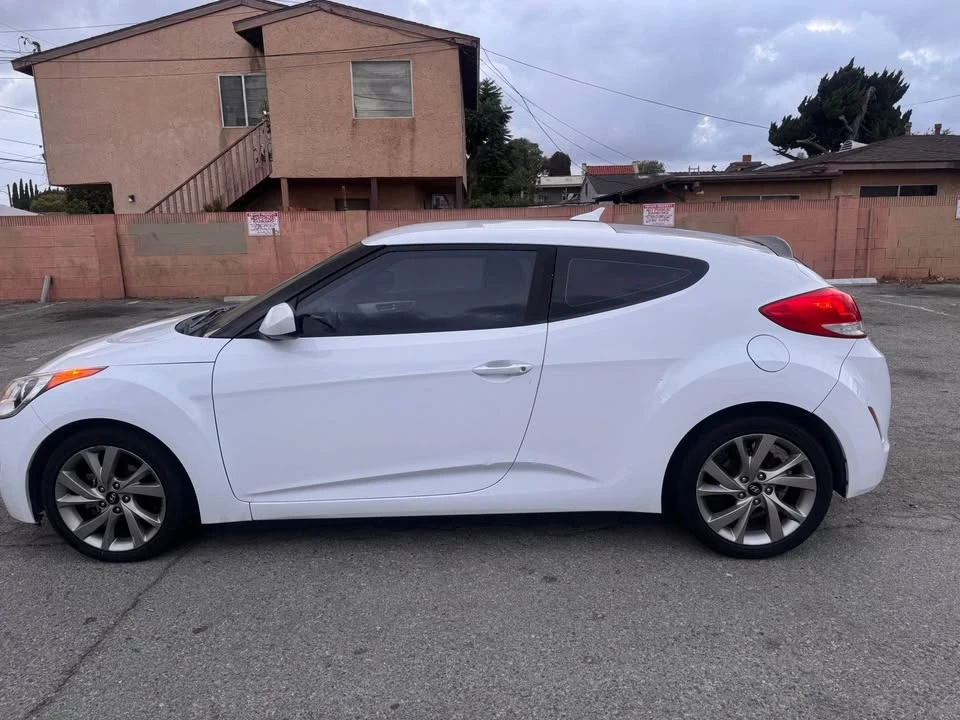 2017 Hyundai Veloster - Image 6 of 10