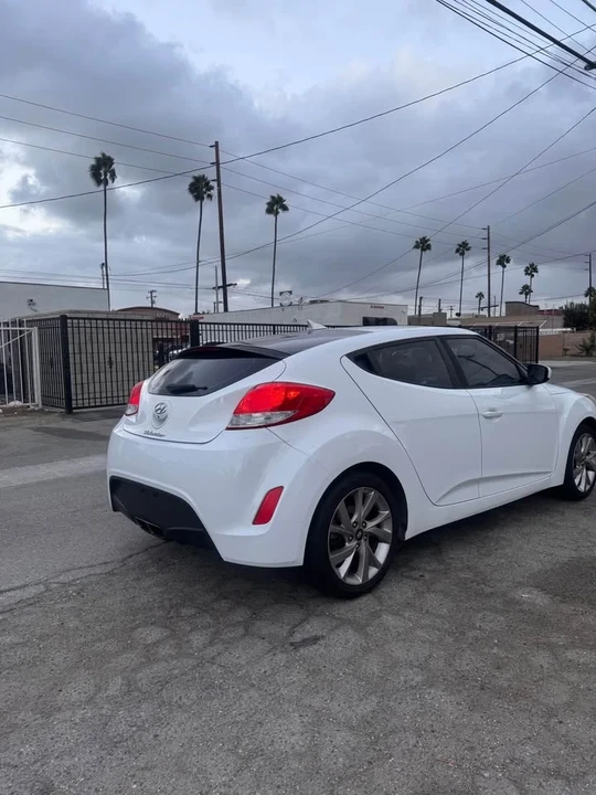 2017 Hyundai Veloster - Image 4 of 10