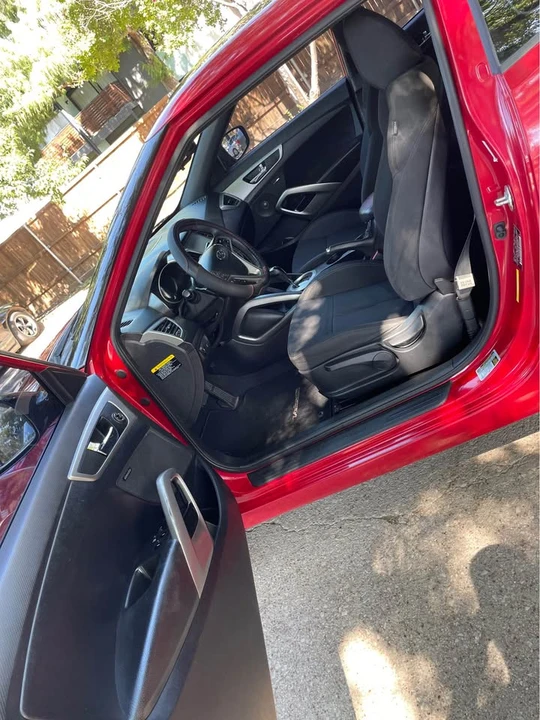 2017 Hyundai Veloster - Image 10 of 18