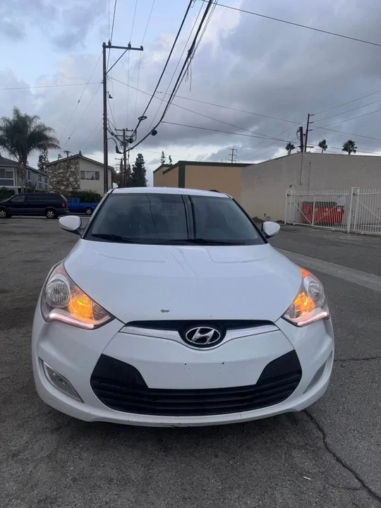 2017 Hyundai Veloster - Image 3 of 10