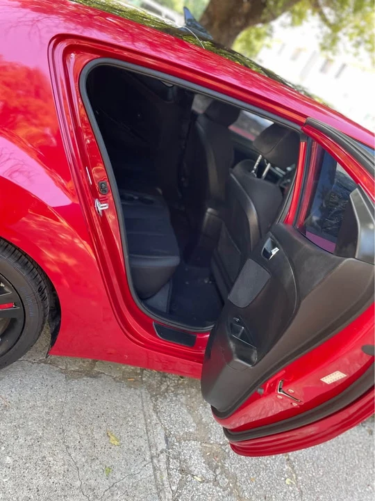 2017 Hyundai Veloster - Image 9 of 18