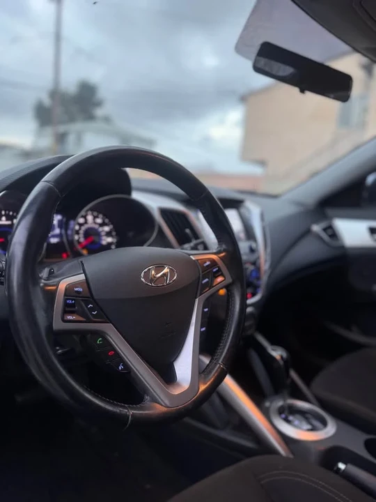 2017 Hyundai Veloster - Image 7 of 10